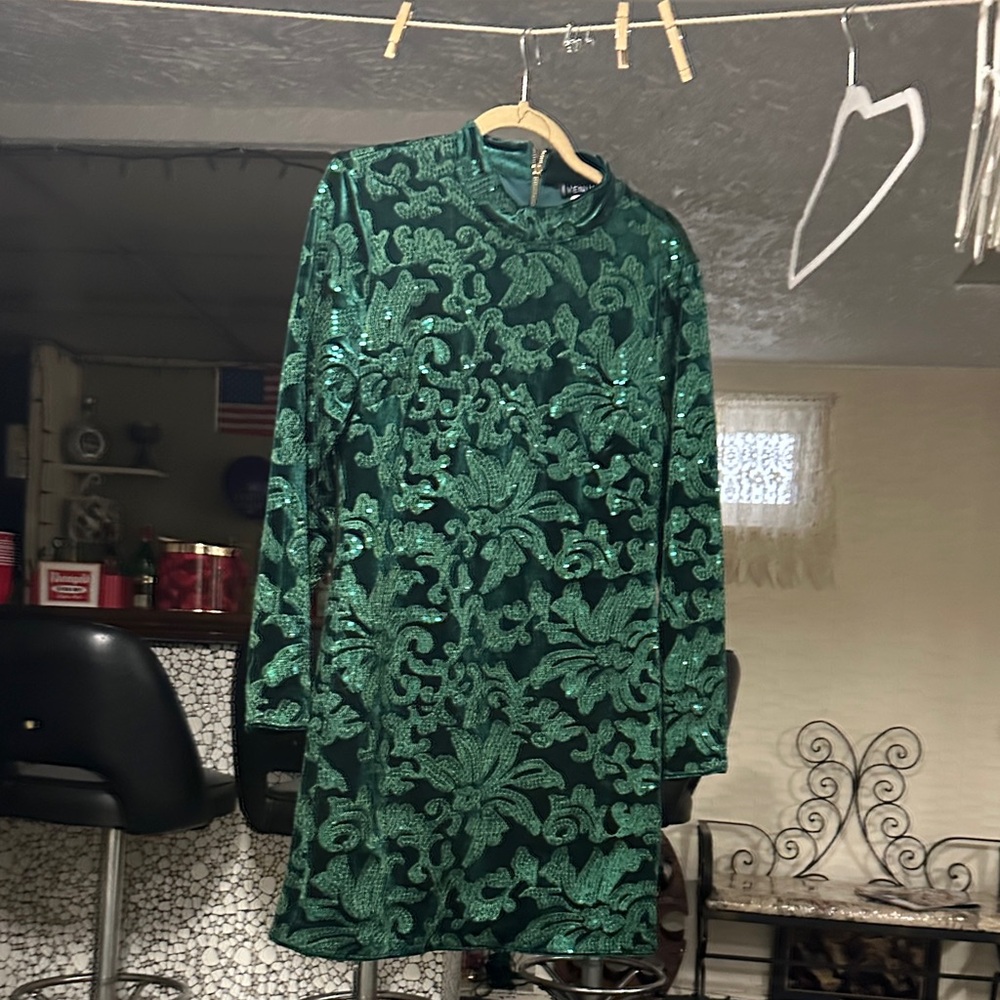 VENUS Green velvet and sequence Floral Long Sleeve Dress